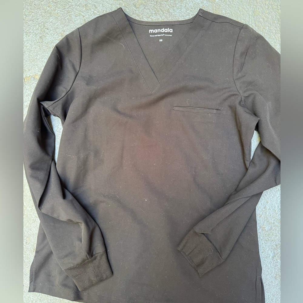 Long sleeve scrub top